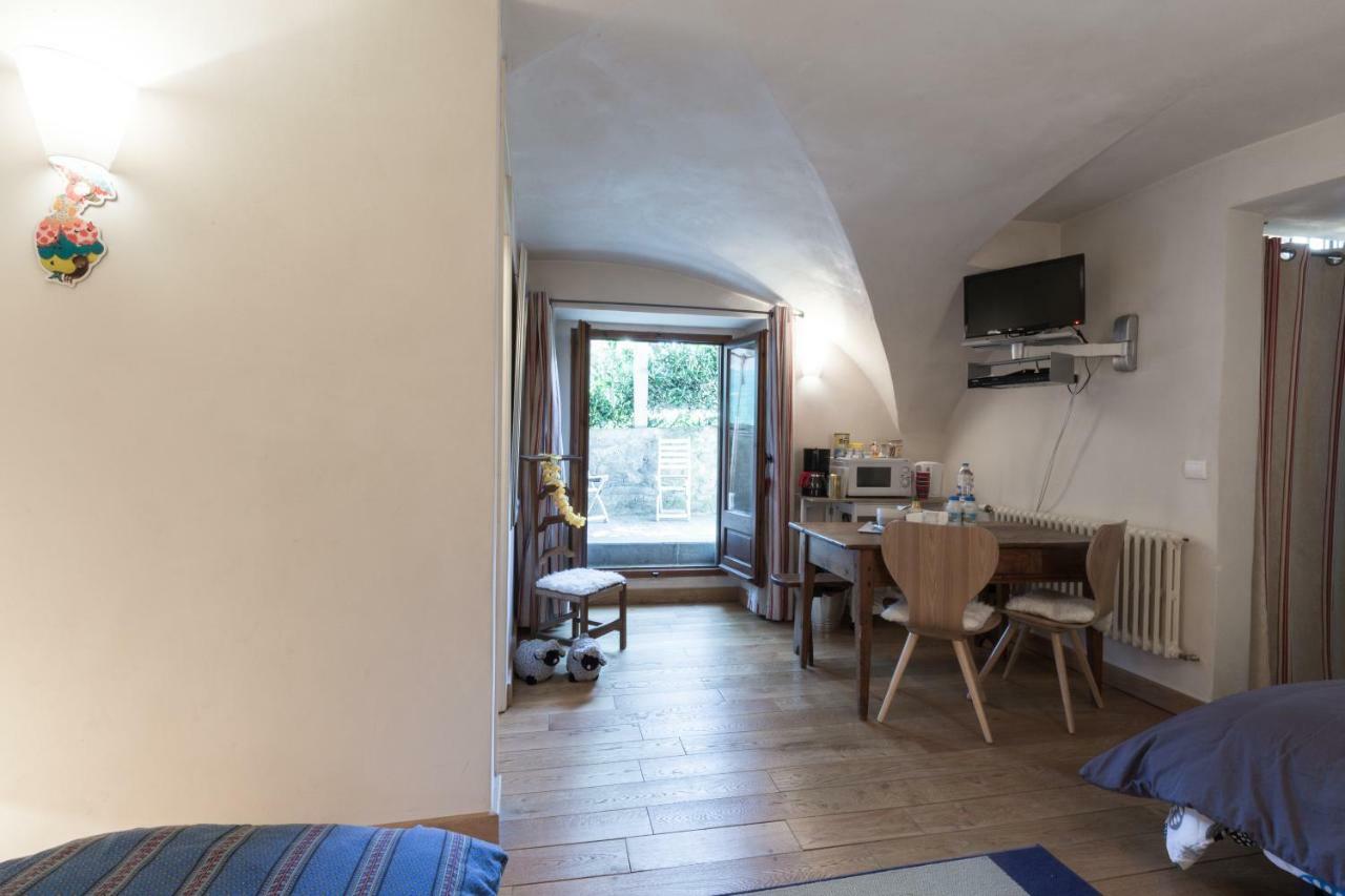 부르생모리스 Bed End Breakfast Du Centre B&B 외부 사진